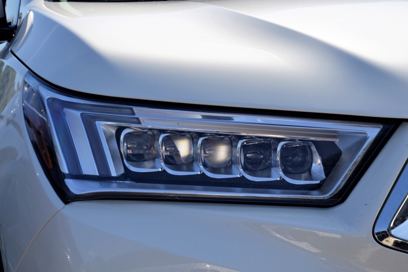 automobile-BARGEMON-min_acura-headlamp-2834131